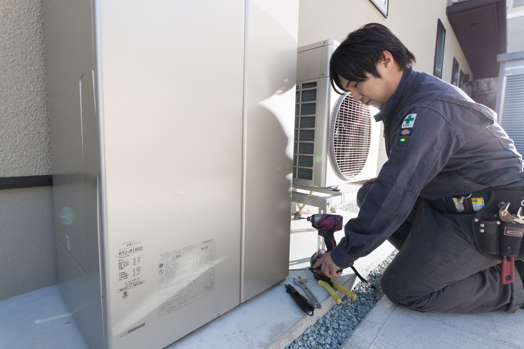 無許可営業はリスクだらけ！個人設置業者が建設業許可を取るべき本当の理由